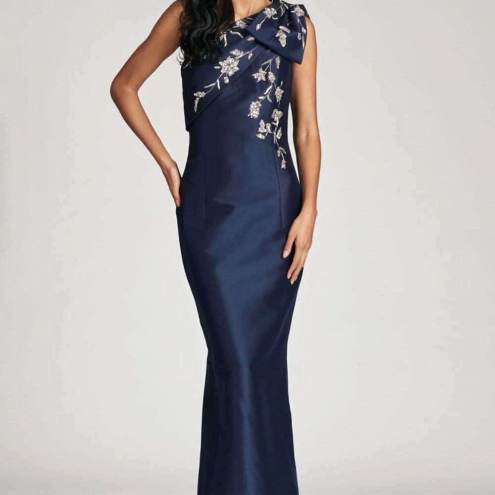 SACHIN & BABI - EMBELLISHED OLIVIA GOWN - NIGHT SKY in Size 6
